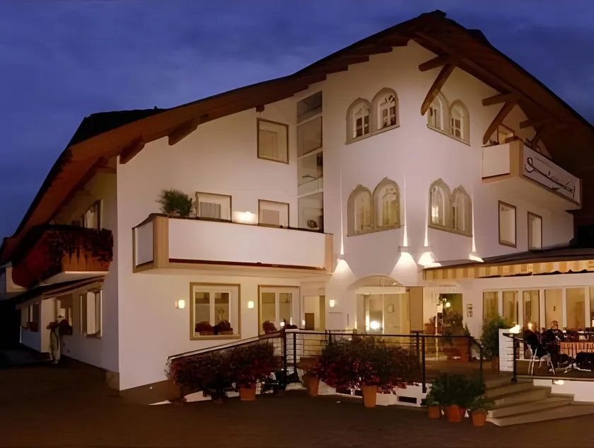 Garni Hotel Sonnleitenhof - Image 1