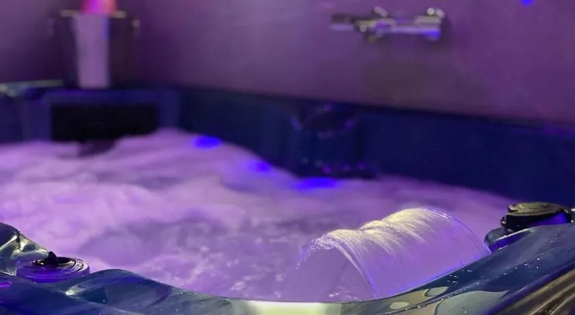 Appartement Jacuzzi - Image 1