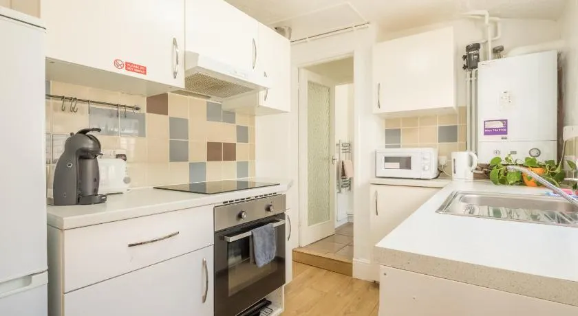 Wimborne House, 3BR, Airport, M1, 6 beds - Image 1