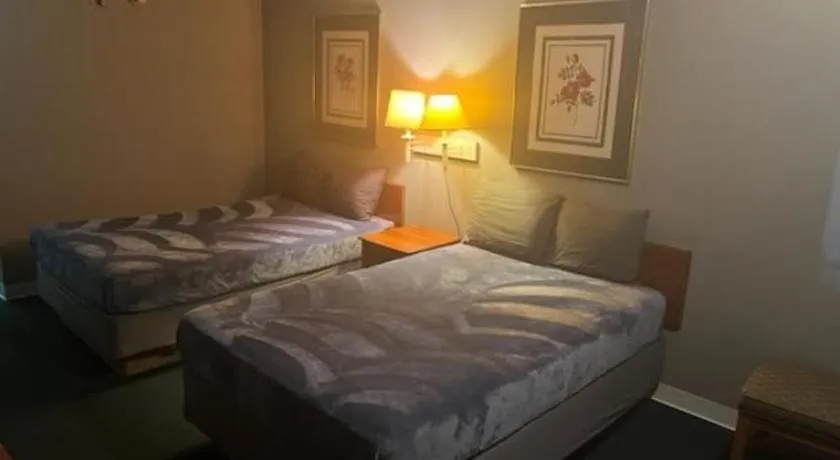 King Bed Hotel Studio 101 - Image 1