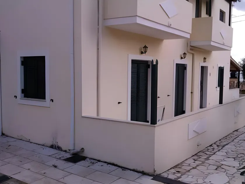 Votsalo Pool Apts - Image 1