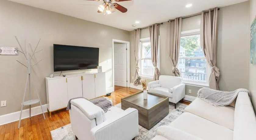 In-Unit Laundry Your Family and Friends Space - Image 1