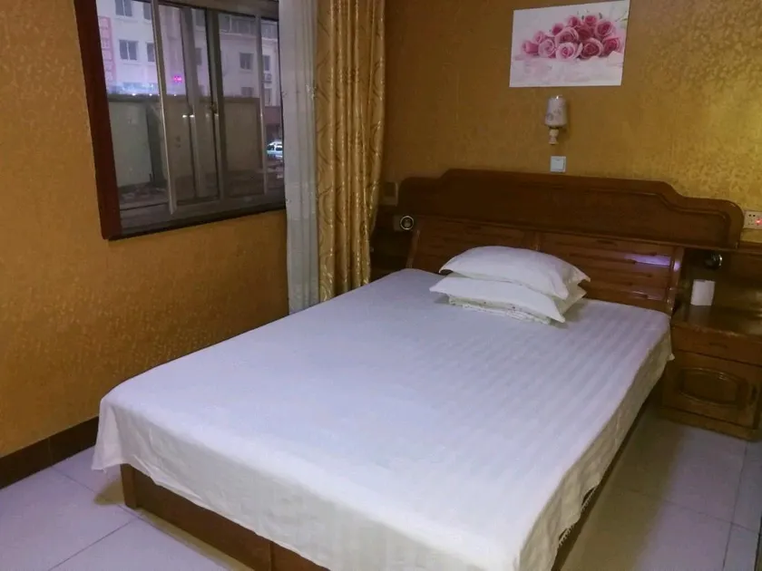 Zhaori Hotel (Chongqing Road Branch) - Image 1