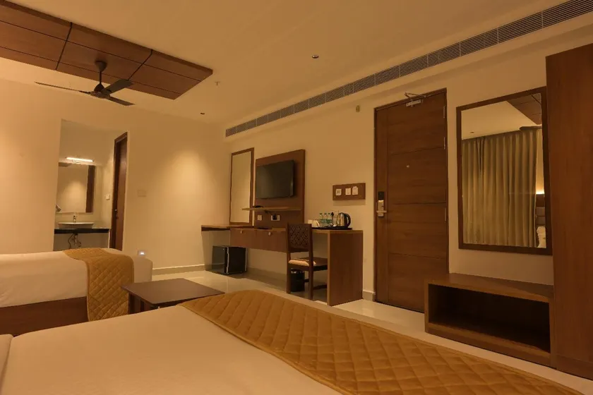Hotel Sahana Grand - Image 1