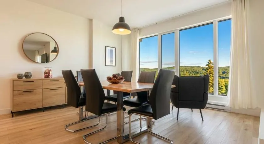 Bright Condo with Pool and Stunning View - Image 1