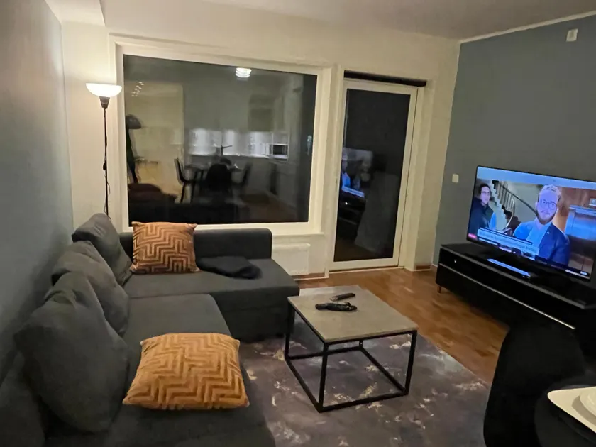 New, Nice and Cosy Flat 10 mins drive to Airport - Image 1
