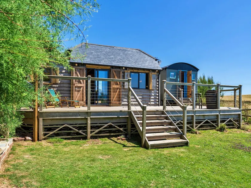 Lodge in Cornwall with Widemouth Bay Views - Image 1