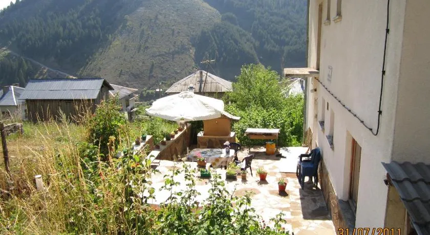Kristal Guest House - Image 1