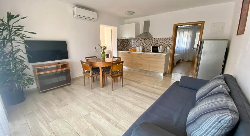 Apartment MIRNA - Image 1