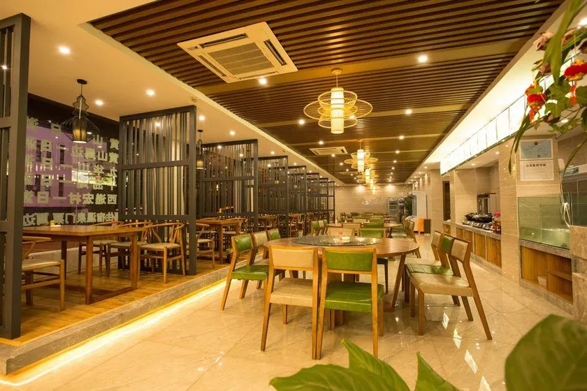 Huangshan Qingya Hotel - Image 1
