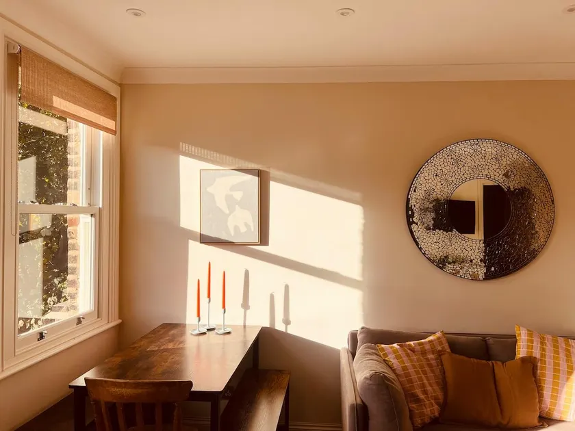 Bright & Quiet 2-Bed Victorian Flat, Walk to Tube - Newly Refurbished - Image 1