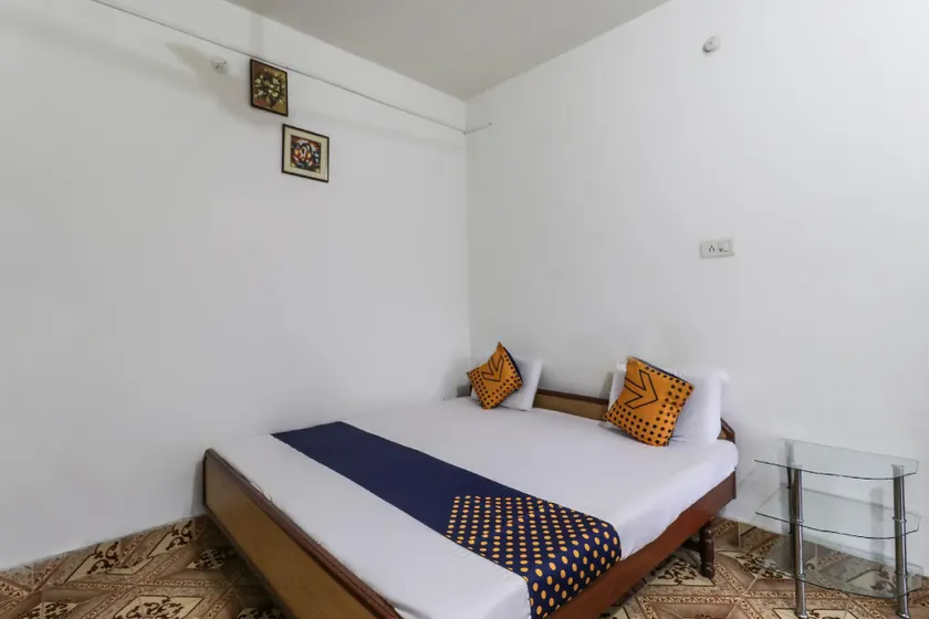 SPOT ON 66281 Triple R Home Stay - Image 1