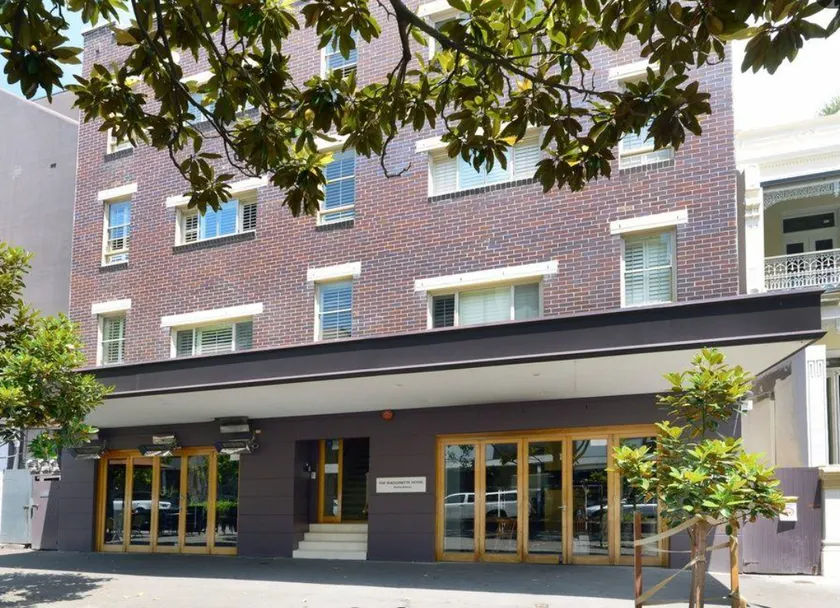 Hotel Emerald - Image 1