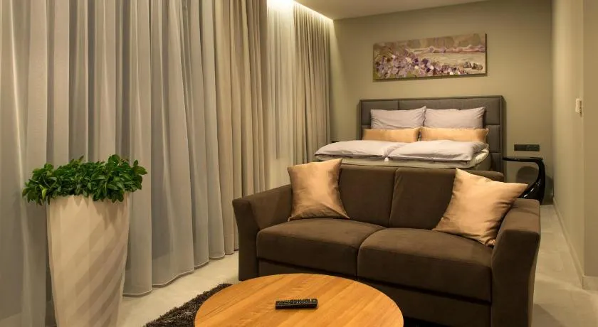 MG Restaurace/Luxury Apartments - Image 1