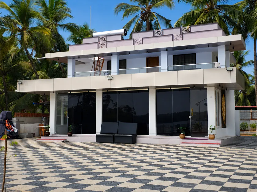 Island Resort Udupi Hoode - Image 1