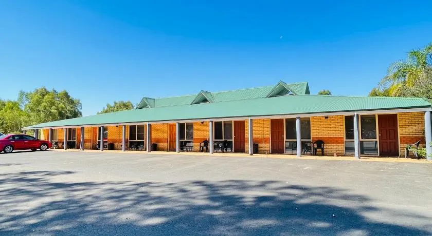 Drakesbrook Hotel - Image 1