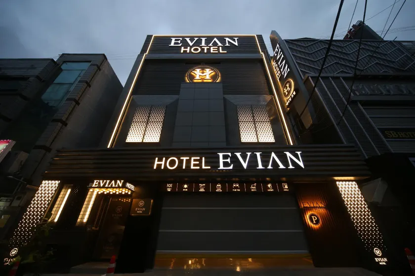 Hotel Evian - Image 1