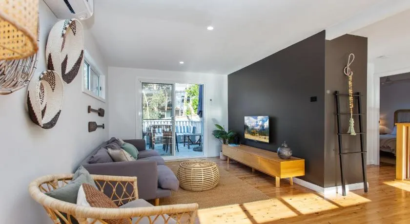 Jimmys Beach House - Image 1