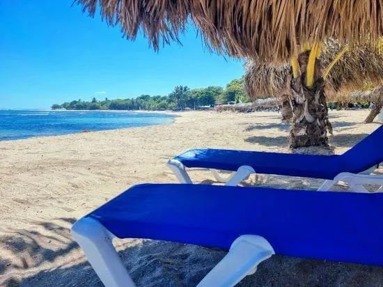 Sun Sea - Costambar Beachside Apartment with Pool - Image 1