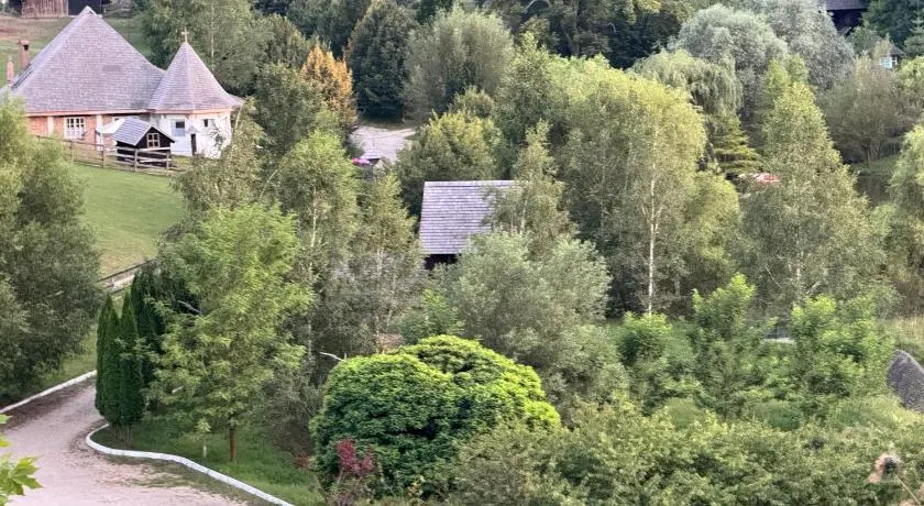 Domeniul Trei Stejari - Image 1