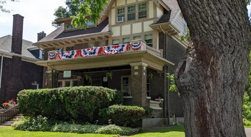 The Marshall House - Image 1