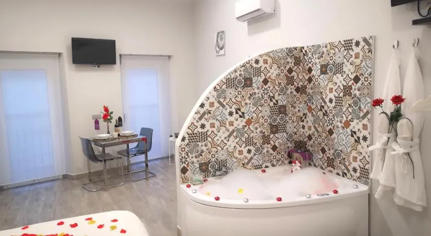 ERES EMÉRITA "Apartamentos & Suites" - Image 1