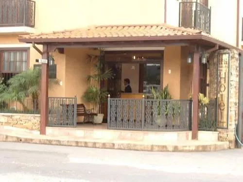 Boroni Palace Hotel - Image 1