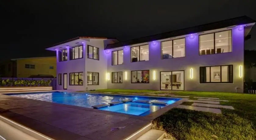 Villa Deco Palm - Image 1