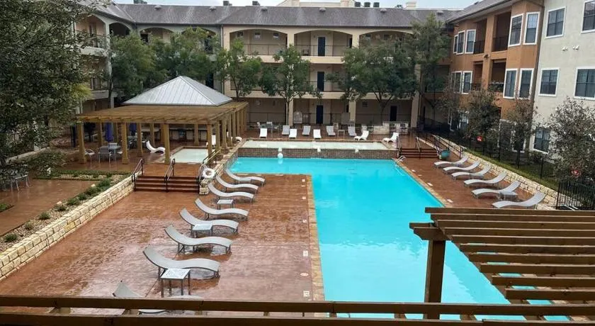 Hill Country Galleria Getaway - Image 1