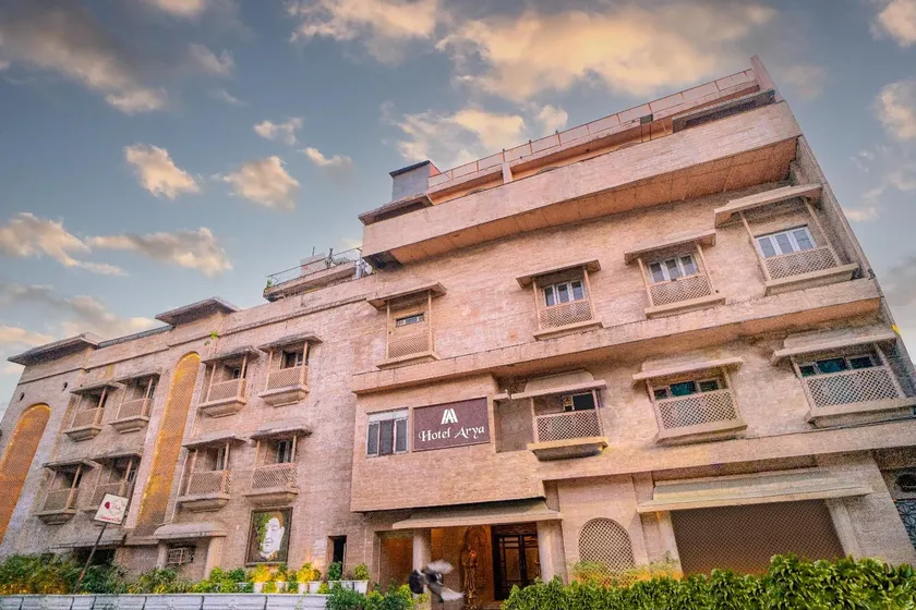 Hotel Arya - Unmarried Couples are not Allowed - Image 1