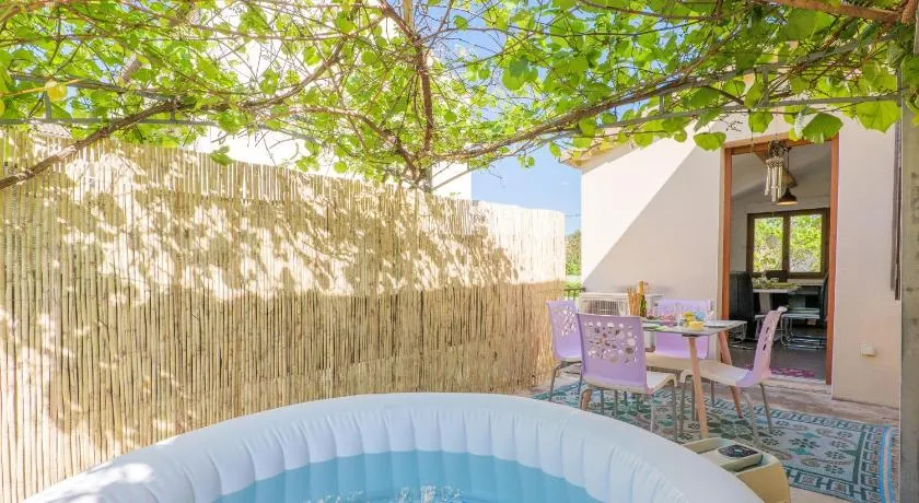 Gite en sud-ardèche avec jacuzzi - Image 1