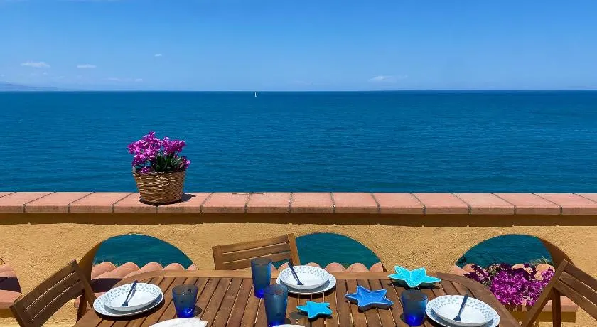 Jerry Beach house - Image 1