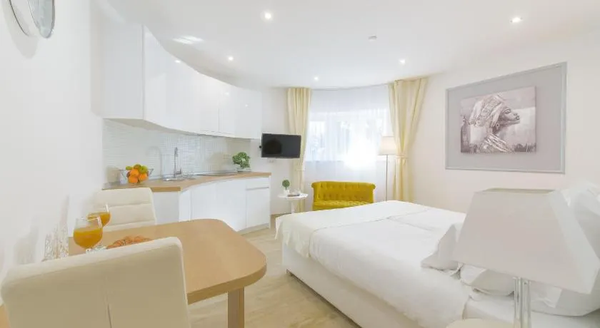 Best location Apartments - Image 1