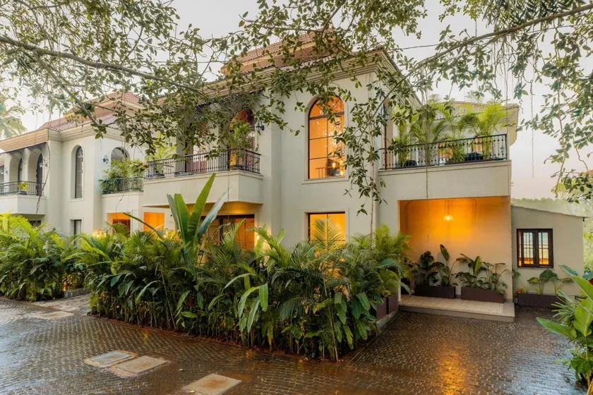 ELIVAAS Villa Verde 4-BHK Luxury Villa with Private Pool The Banyan Bliss - Image 1