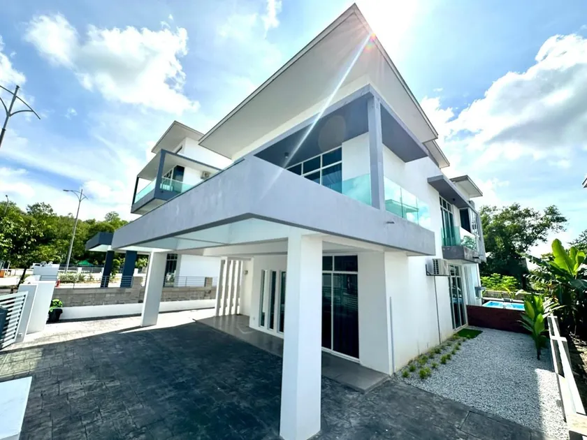 BNB Luxe Homestay, Rawang - pool, 18 pax - Image 1