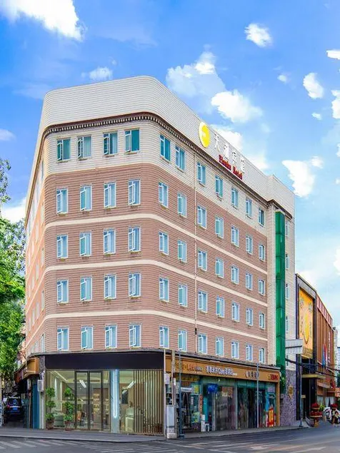 Skylakes Hotel - Image 1