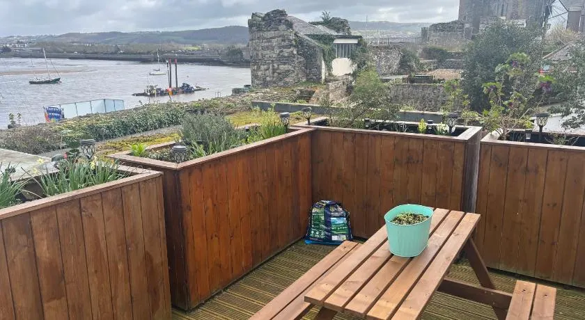 Compton House 1, Sea & Castle Views - Image 1