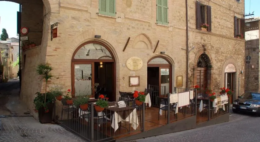 Oro Rosso Hotel Ristorante - Image 1