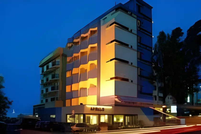 Hotel Apollo - Image 1