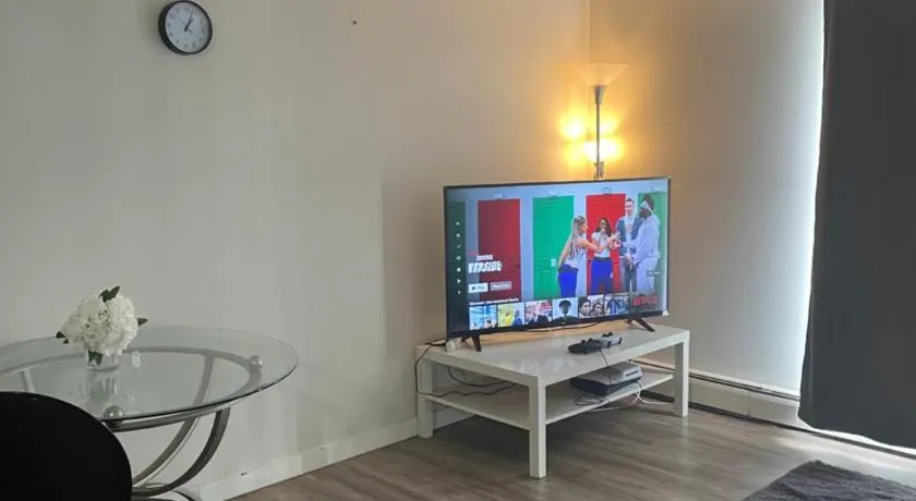 Ron's Place - Image 1