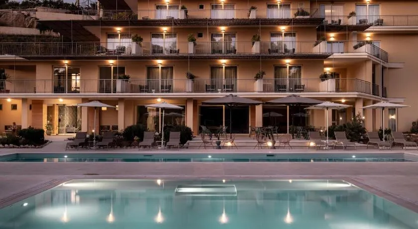 Luna Minoica Suites and Apartments - Image 1