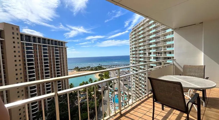 IA1822 Ilikai Apt 1822 Ocean Fireworks view Remodeled 2BR 2BA - Image 1