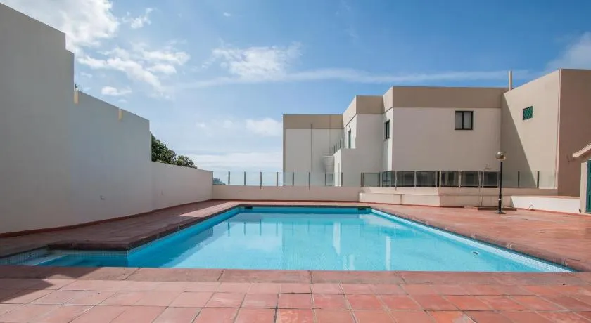 GuestReady - OceanView TopFloor w Terrace - Image 1