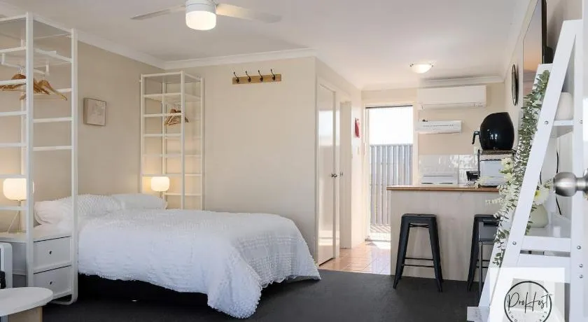 Beachside Retreat - Image 1