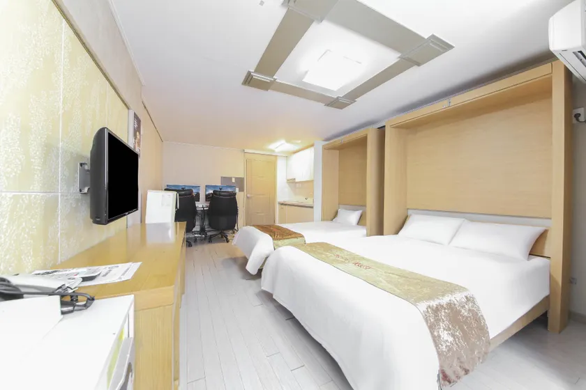Joy Hotel - Image 1