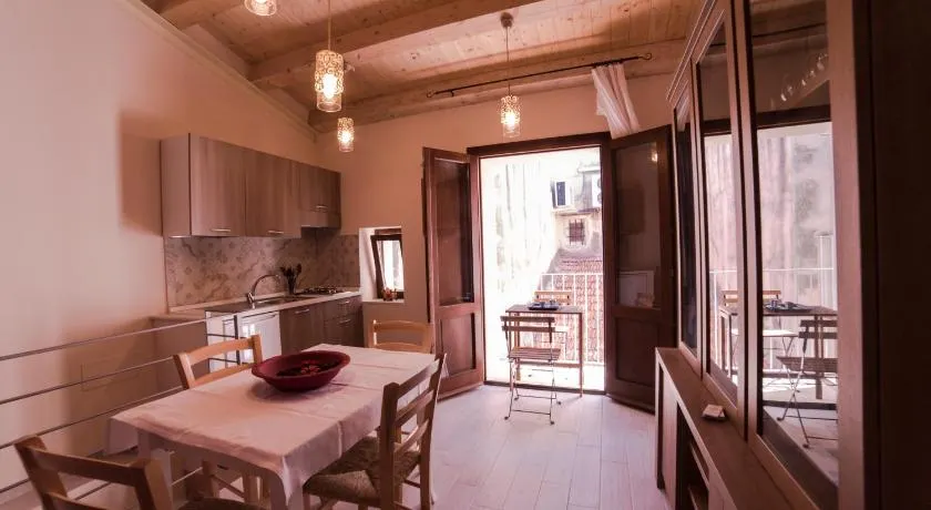 Aura Ortigia Apartments - Image 1