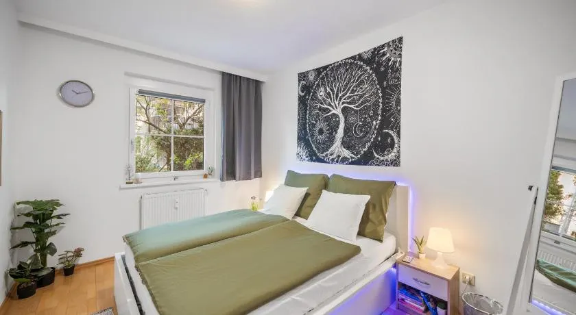 Cozy Apartment near Airport & City Center with Private Garden - Image 1
