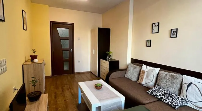 Cute and Cozy Flat - Image 1