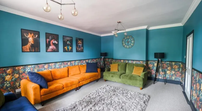 5 bed central home- beautiful modern - Image 1