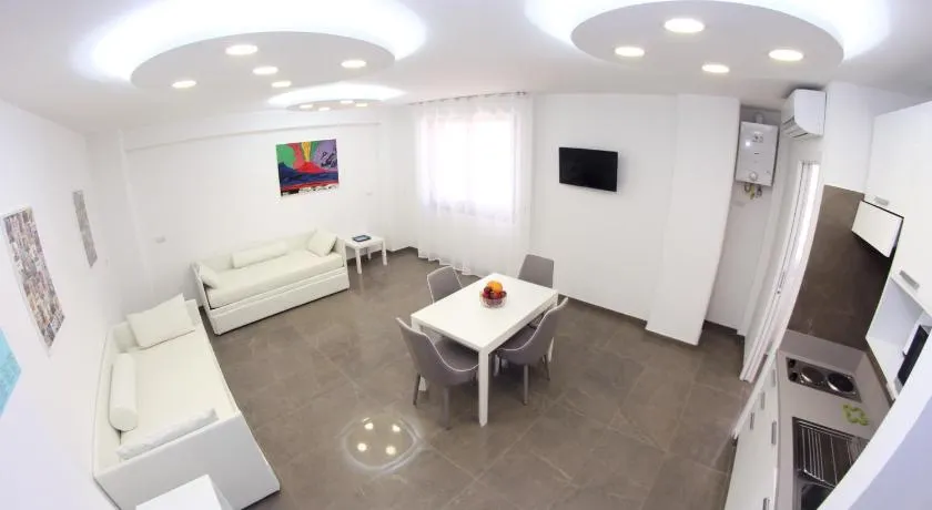 Mondo Suites Apartments - Image 1